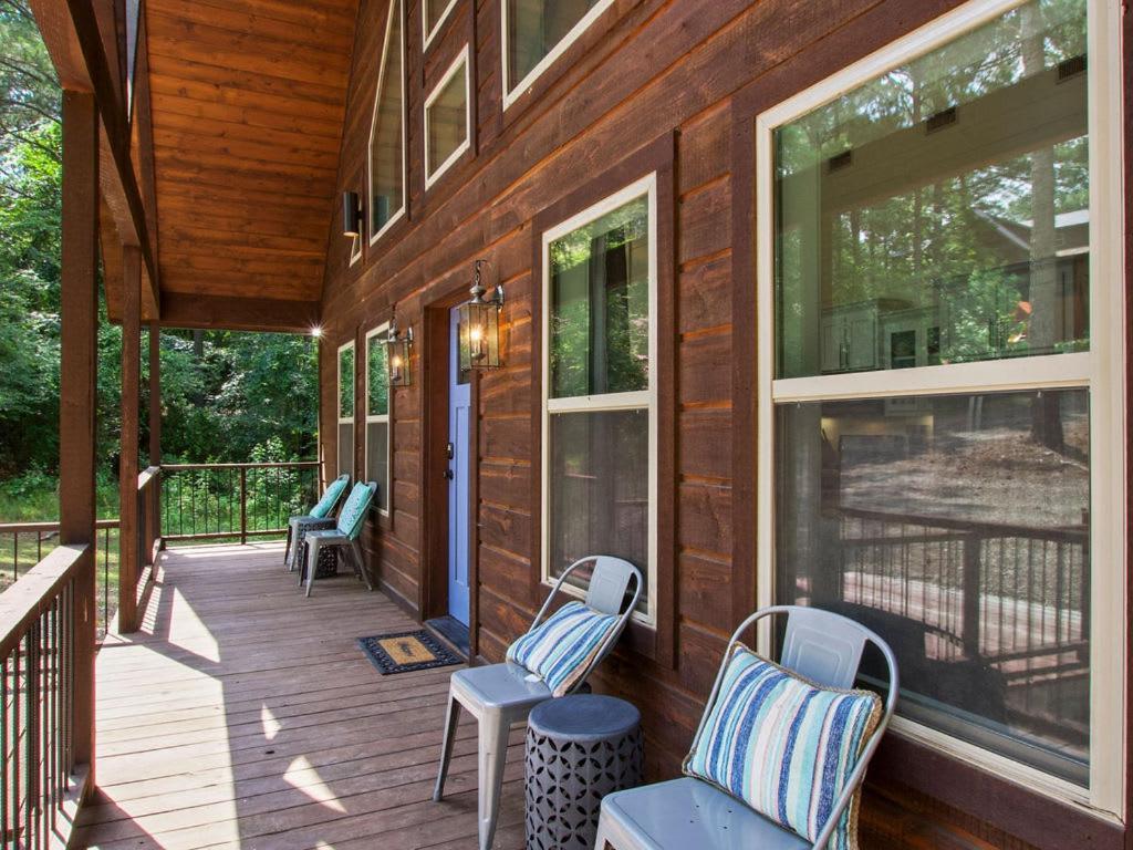 Stunning Luxury Cabin W Hot Tub And Fire Pit Holy Shiplap Is Perfect Romantic Couples Getaway Брокен-Боу Экстерьер фото